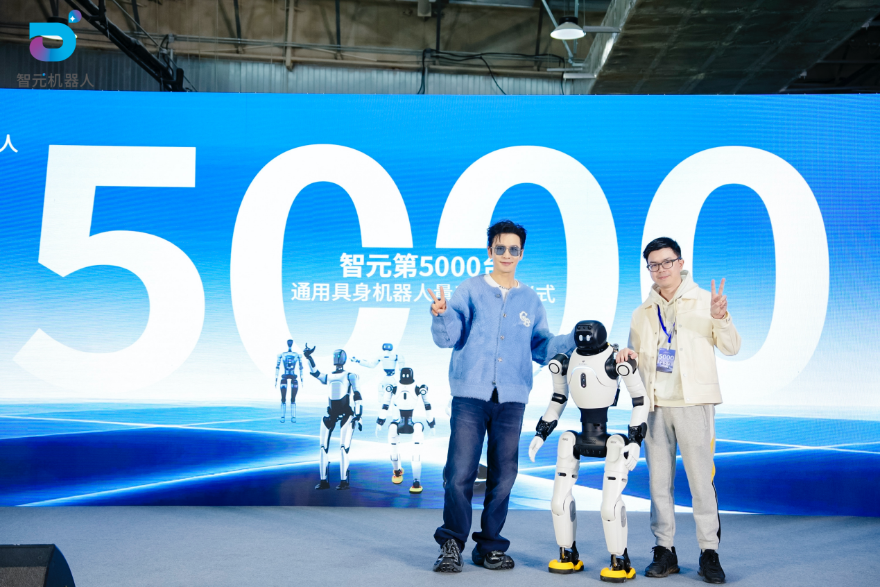 摩登4第5000台通用具身机器人量产下线，灵犀X2交付黄晓明工作室